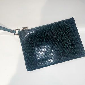 NWOT a new day green snakeskin clutch wristlet purse